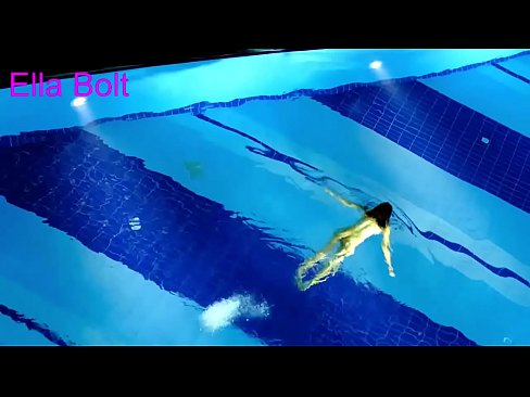 ❤️ Saya tidak bisa berhenti menonton, pirang muda tertangkap basah berenang di kolam resor ELLA BOLT ❤️ Video porno di porno id.josporn-com.ru