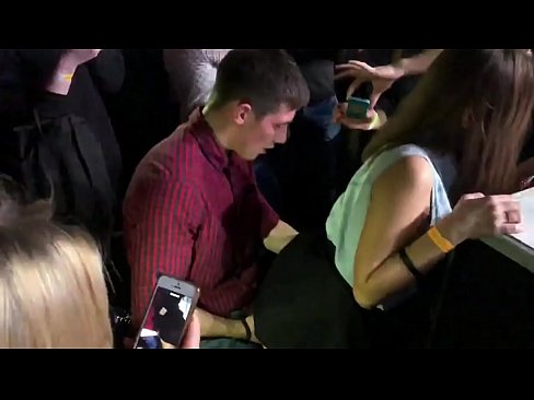 ❤️ Seks nyata di klub malam Rusia. Gadis Rusia berusia 18 tahun di anus dan vagina bercinta di klub malam ❤️ Video porno di porno id.josporn-com.ru