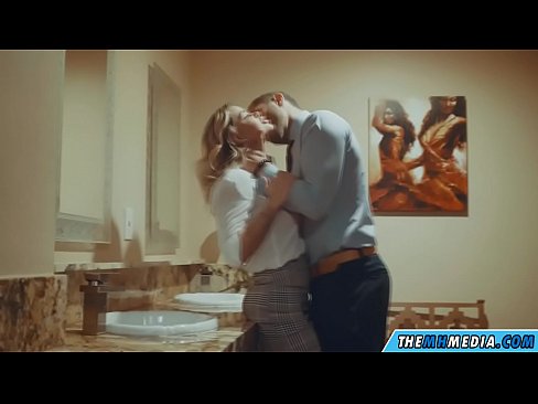 ❤️ Ketika seorang pirang berdada menggoda Anda di toilet umum ❤️ Video porno di porno id.josporn-com.ru